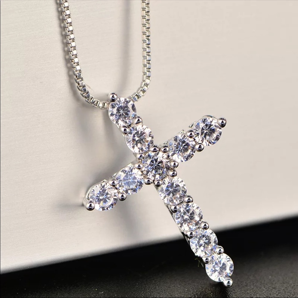GORGEOUS ♡ AAA Cubic Zirconia Diamond CRYSTAL CROSS with Box GIFT - Picture 8 of 10